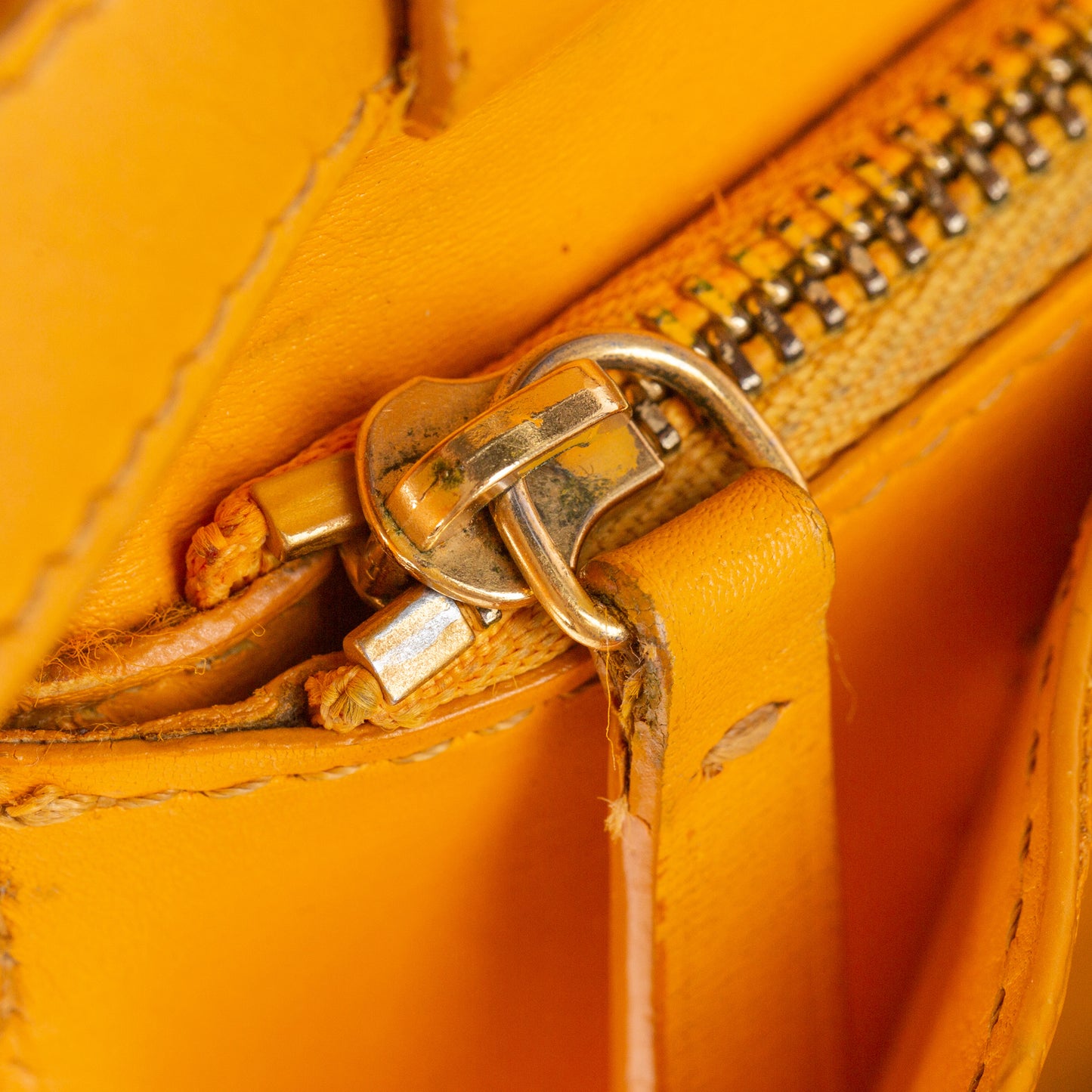 Medium Classic Box Leather Crossbody Bag