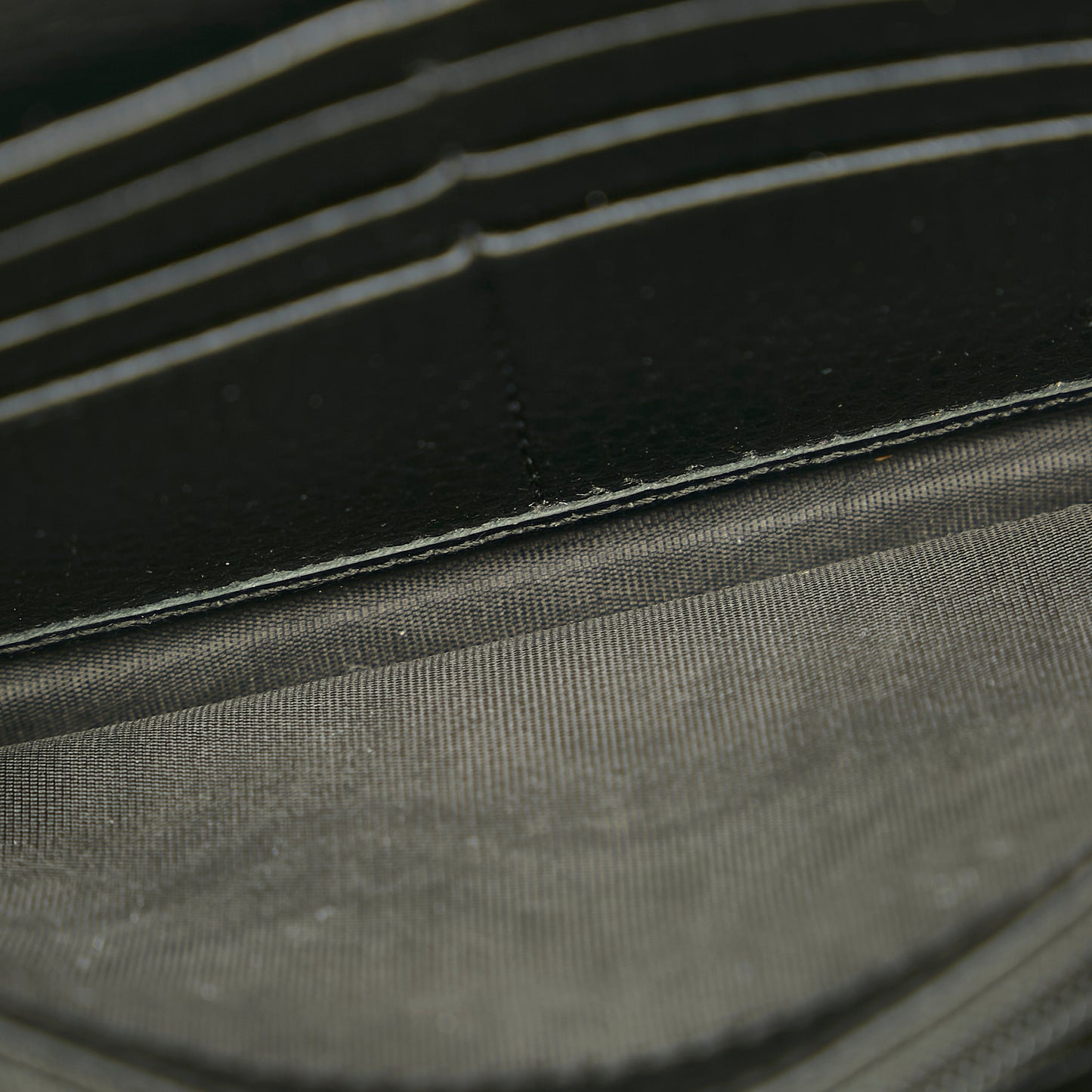 Interlocking G Continental Wallet