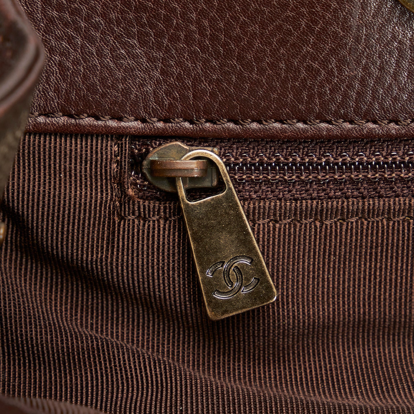 Medium CC Caviar Cerf Tote