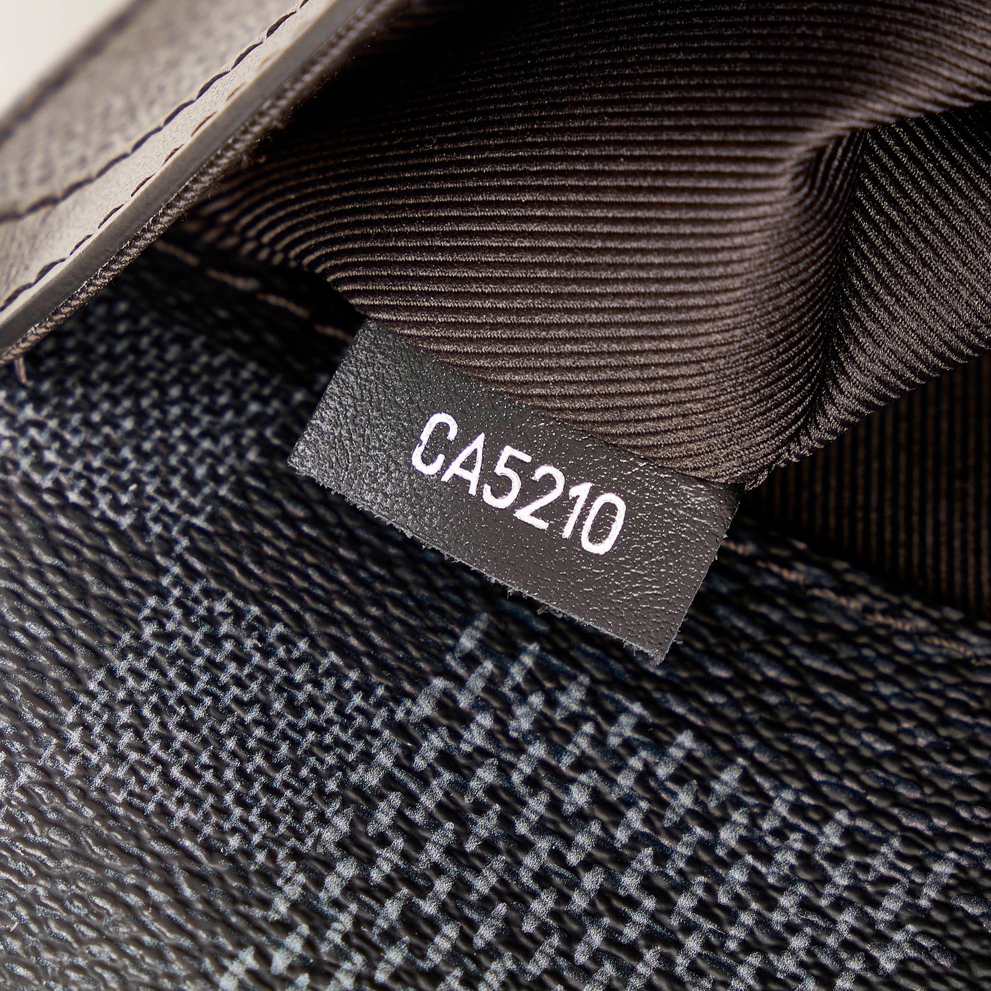Damier Graphite 3D Studio Messenger