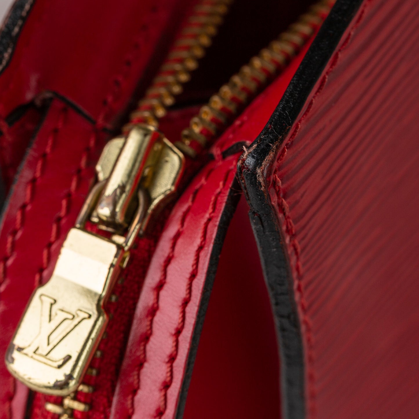 Epi Saint Jacques PM Long Strap