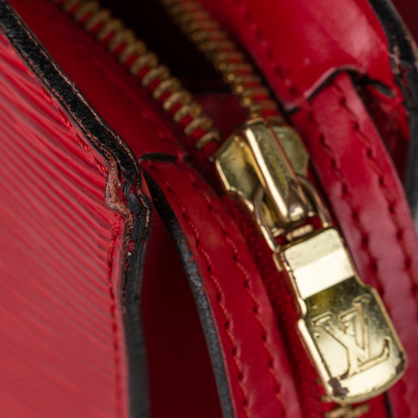 Epi Saint Jacques PM Long Strap
